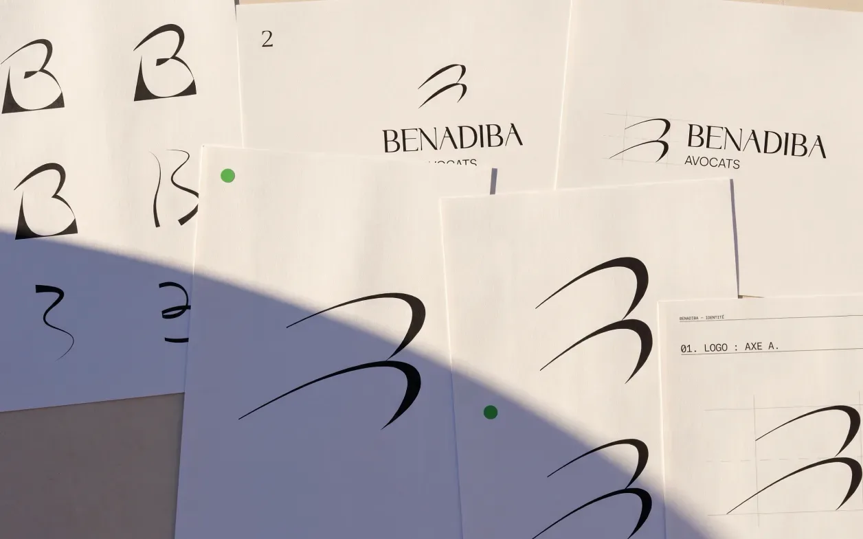 Les recherches du B de Benadiba Avocats, sur papier.