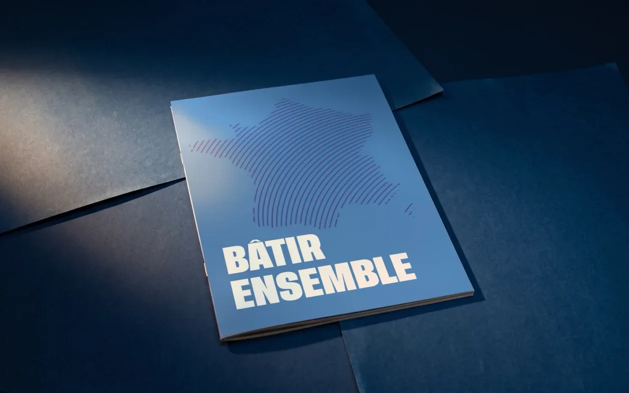 Le livre « Bâtir ensemble » de Michel Barnier.